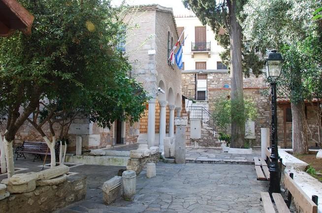 ΠΕΡΙΠΑΤΟΣ ΣΤΗΝ ΠΛΑΚΑ