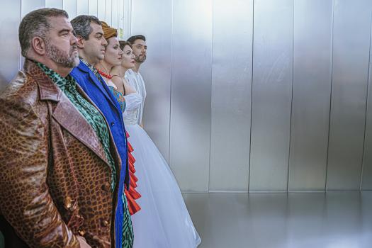 Add Image Description